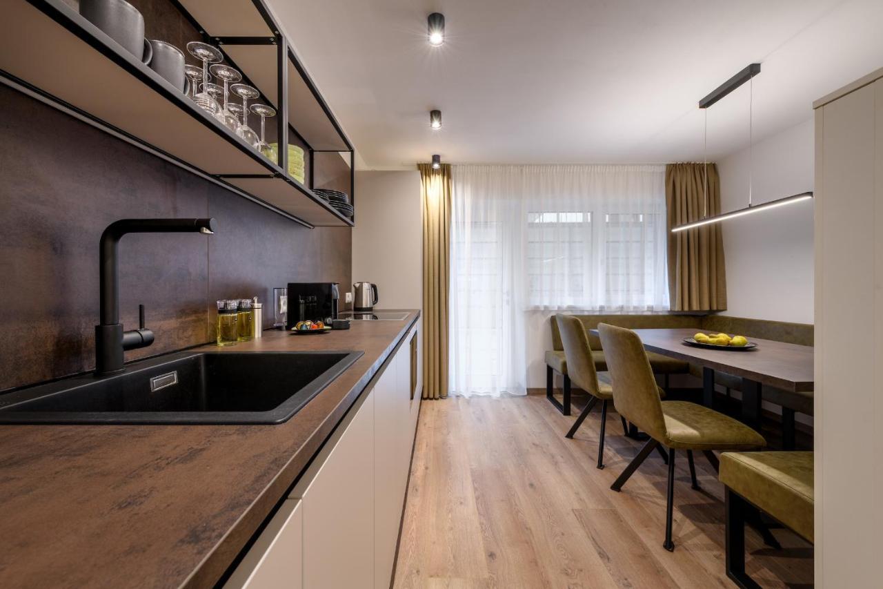 Sambock Quarter Pustrabase Apartment บรูนิโก ภายนอก รูปภาพ